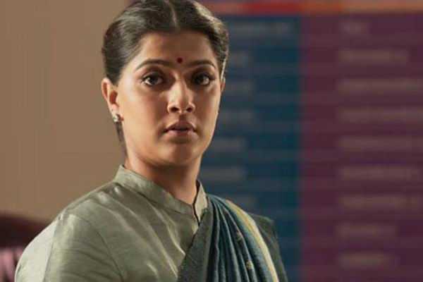 Varalakshmi Sarathkumars Bold Action Scene From Sets Video Goes Viral 